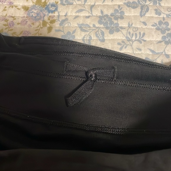 Lululemon Speed Up Low-Rise Lined 2.5” Short - Picture 4 of 4